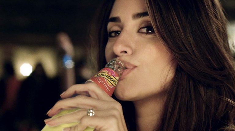 What did you expect? Penelope Cruz / Schweppes