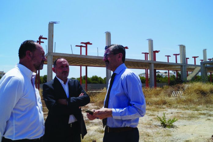 03_NOODCENTRUM MOET BINNEN 18 MAANDEN WORDEN VOLTOOID