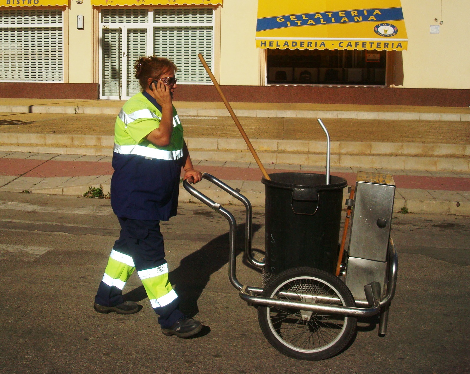 Orihuela Costa is left without additional street cleaners during Holy Week