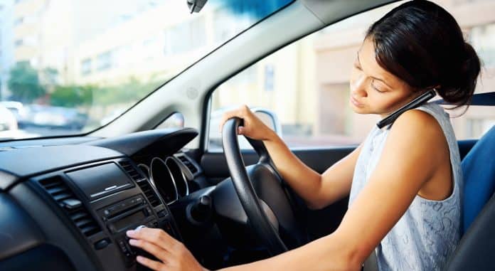 Ved hjelp av en mobiltelefon