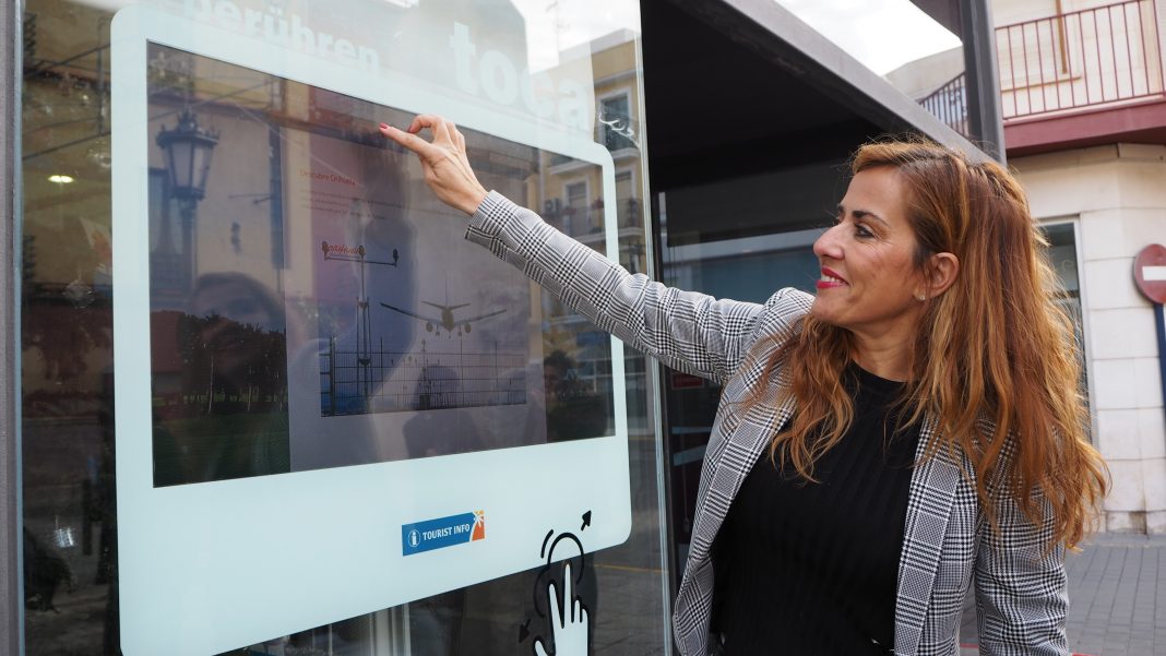 Two touch screens launched to expand Tourism services in Orihuela Costa