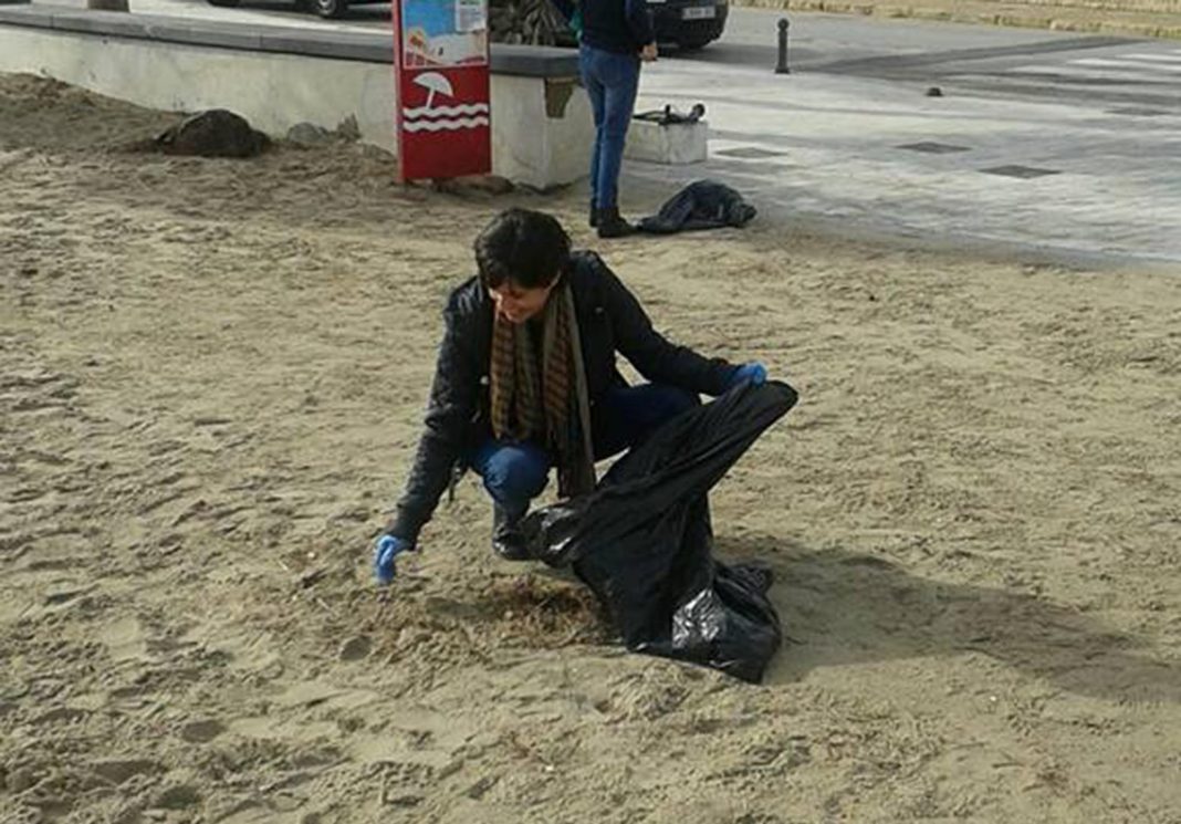 Councillor for the Beaches Louise Boné leding a hand during a recent clean up