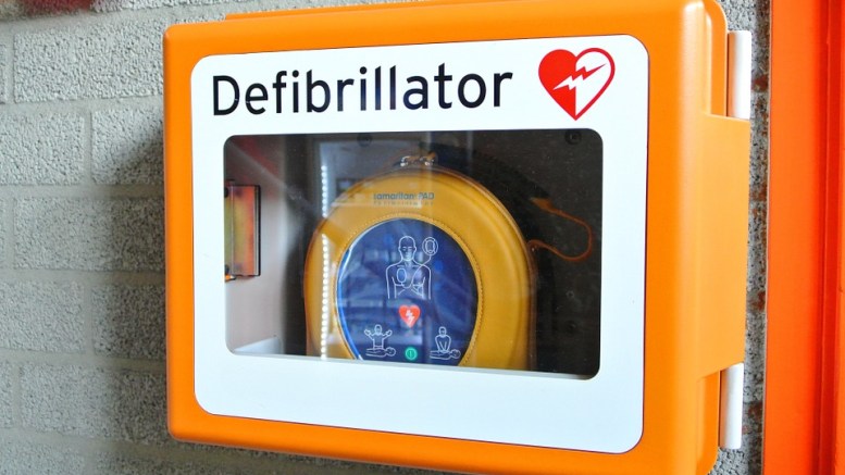 Orihuela to install 35 defibrillators in municipal buildings