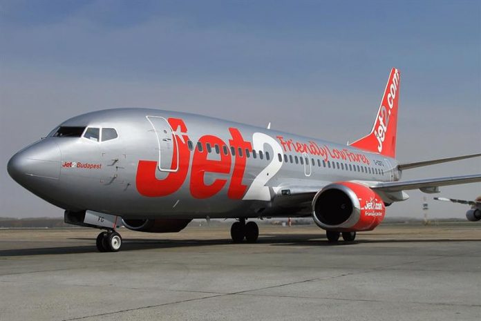 Un vuelo de Jet2 de Leeds a Alicante se vio obligado a regresar apenas 45 minutos después del despegue cuando un pasajero de 30 años “perdió el control” en el aire.