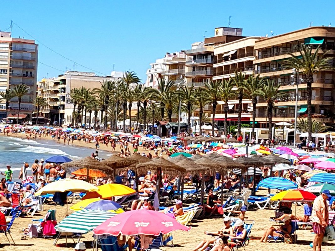 Torrevieja Beaches Without Sunbeds Over Easter - The Leader Newspaper