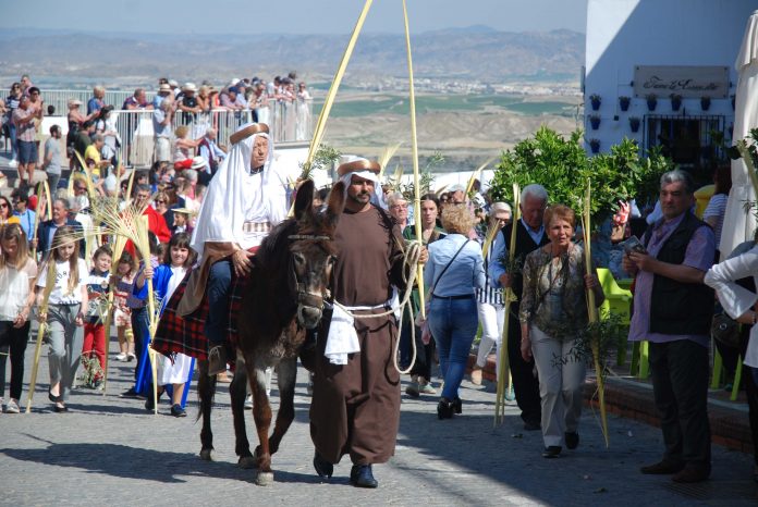 PROCESION DE LA BORRIQUILLA 2019 MOJACAR Mojácar holy week underway with The procession of the donkey on Palm Sunday