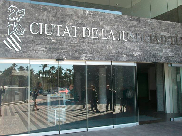 The courts of Justice in Elche under which the shooting occured.