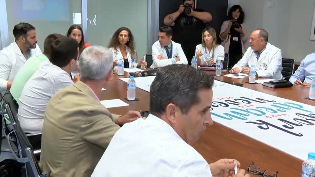 Meeting at Torrevieja Hospital between General Directors and Mayoral representatives of Vega  Baja