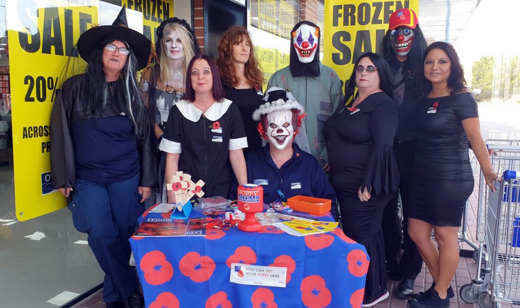 The staff of the store in Lomas de Cabo Roig dressed for Haloween