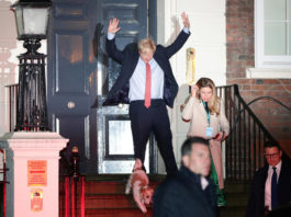 Nigel Aston de Eurocitizens da su opinión sobre los resultados de las elecciones del Reino Unido: Los conservadores ganaron principalmente por a) el deseo de “lograr el Brexit”