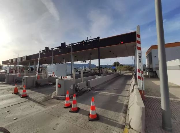 REMOVAL OF AP-7 TOLL BOOTHS UNDERWAY