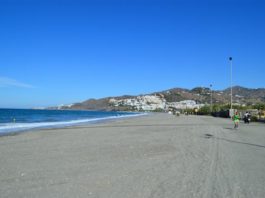 Trois Marocains arrêtés pour trafic de drogue vers l'Espagne sur la plage El Playazo à Nerja Trois Marocains arrêtés pour trafic de drogue vers l'Espagne sur la plage El Playazo à Nerja