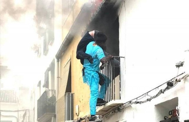 Spain grants residency to undocumented migrant who saved disabled man in Denia house fire