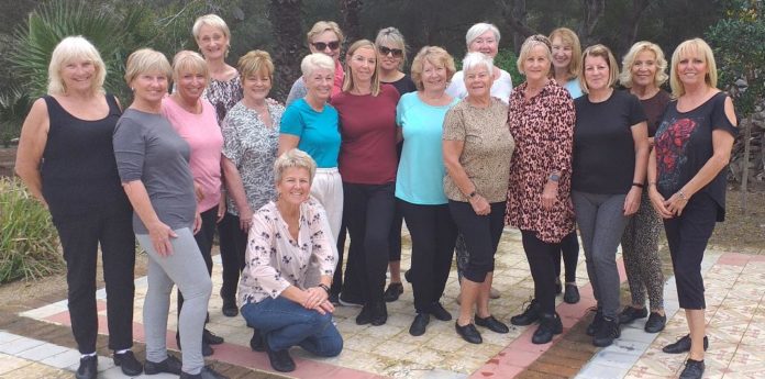 Espectáculo de baile benéfico de las damas de Suzi4fitz