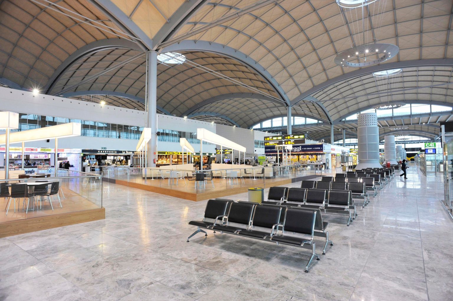 alicante-elche-airport-reopens-to-international-traffic-the-leader