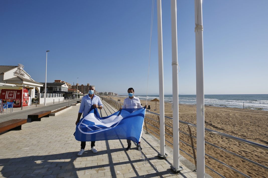 Blue Flag raised over La Mata Beach once again