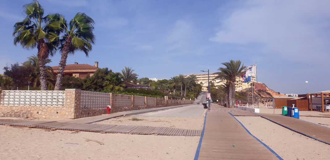 Orihuela takes a year to contract the work for Campoamor Beach