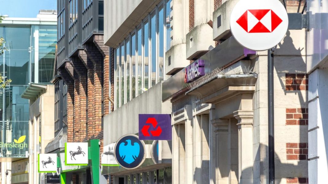 Thousands of expats to be stripped of UK Bank Accounts What you can