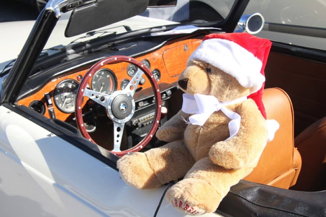 Різдвяні автомобілі від автоклубу Фенікс.