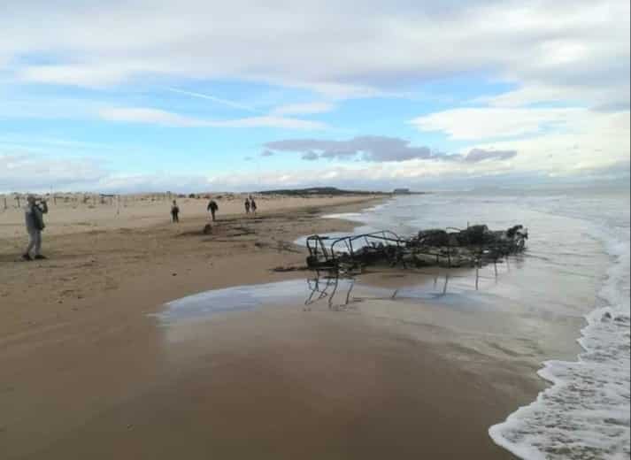 Drugs boat at Moncayo beach mysteriously torched