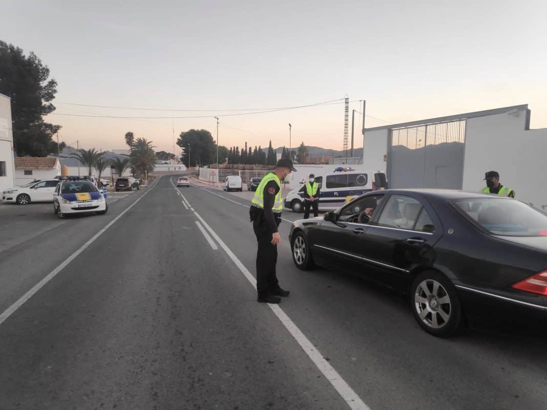 Orihuela Local Police sets up 53 check points to ensure weekend closure