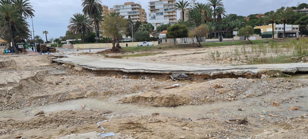 Orihuela takes Costas to court for refusing to fix a road.
