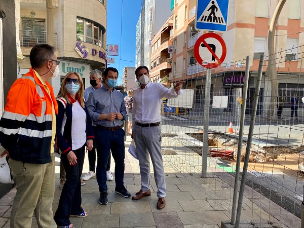 Repairs to the sanitation network on calle María Parodi in Torrevieja