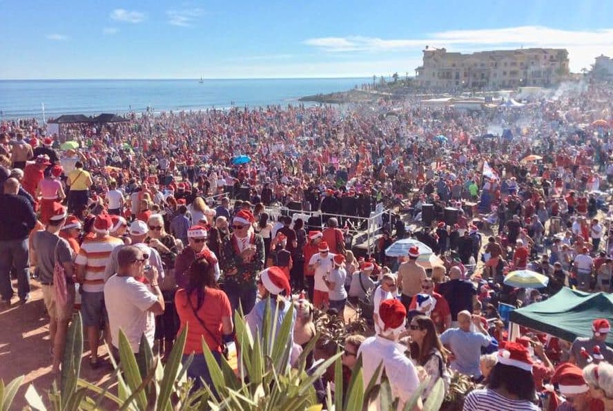 Thousands of people spend Christmas Day on the beaches in Orihuela Costa