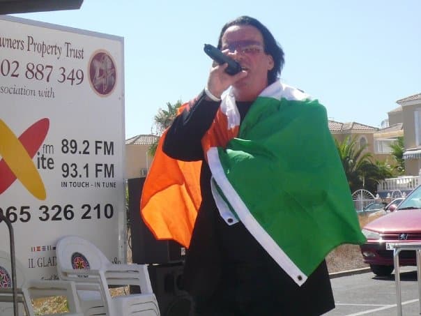 Rob Bonovox (Bono) performing at an Exite Radio Roadshow in Orihuela Costa
