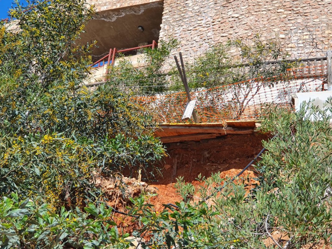More problems as parts of Cabo Roig walkway close to collapse