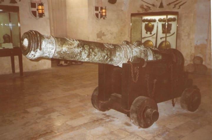 Cannon: Present from King of Spain to King of Sicily.