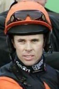 Graham Lee rides Cotai Pearl (2.20) Thirsk.