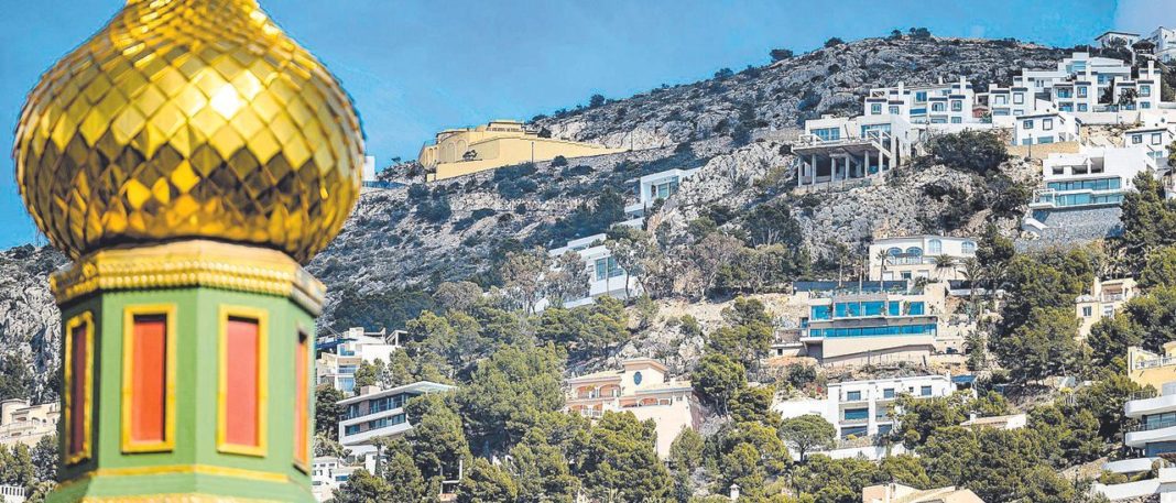 Altea Hills, an urban conservation community where it is estimated that around 25% of the residents are of Russian nationality.