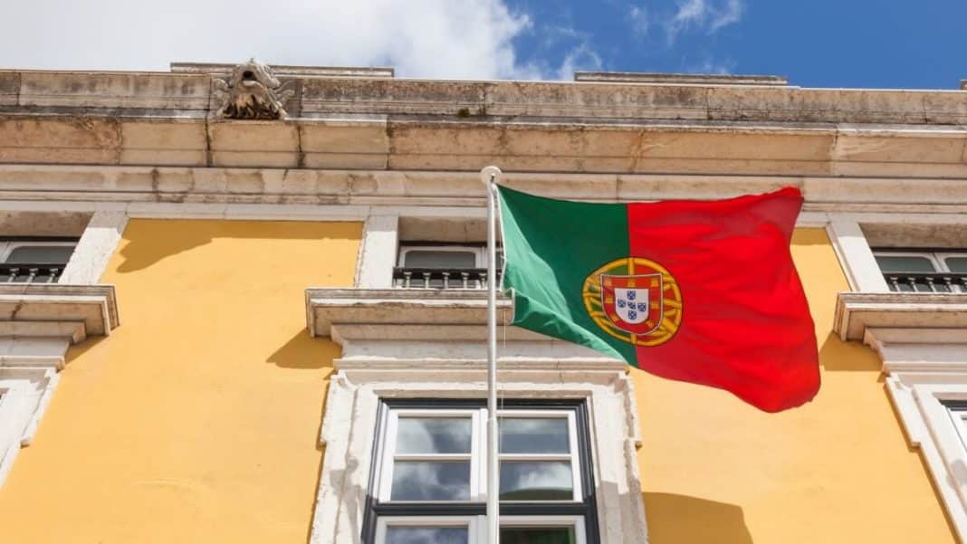 Portugal’s Failure to Issue Post-Brexit Residence Permits Hinders Life of Almost 35k Brits