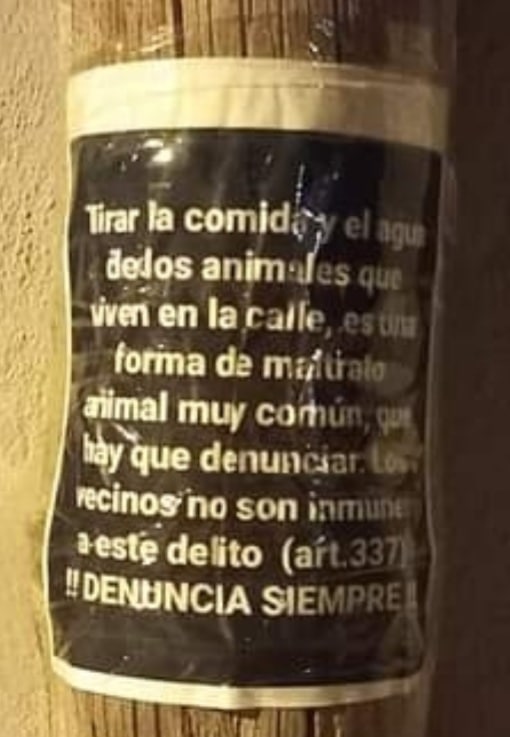 Denuncia notice in Calle Poniente, next to the park, near Salinas.
