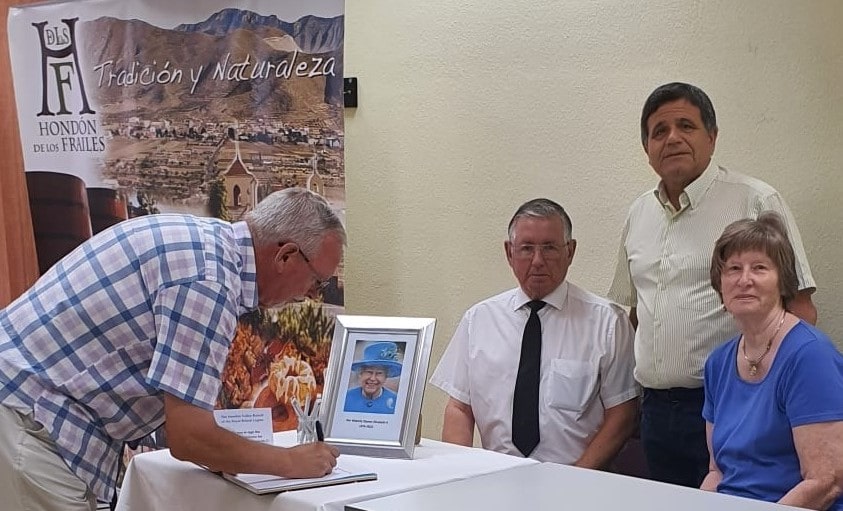 Chairman of the Branch, Joe Logan signs the Book of Condolence with others, including Victor Ramirez Segura, Councillor for European Residents, looking on.