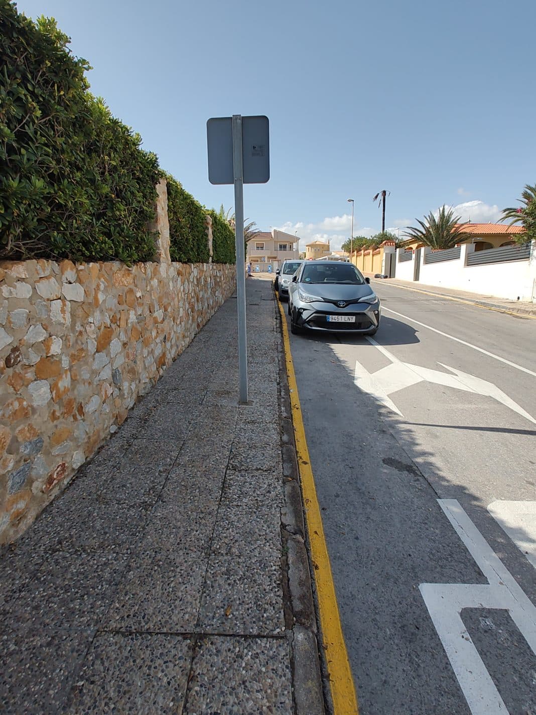 Motorists continue to ignore parking restrictions in La Zenia