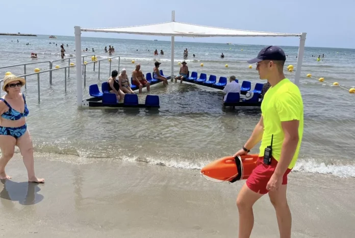 Santa Pola Will have Lifeguards Through November