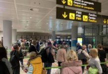 ¡Adiós a las largas colas! El aeropuerto de Alicante-Elche mejora su servicio para agilizar la entrada de ciudadanos británicos. ¡Adiós a las largas colas! El aeropuerto de Alicante-Elche mejora su servicio para agilizar la entrada de ciudadanos británicos.