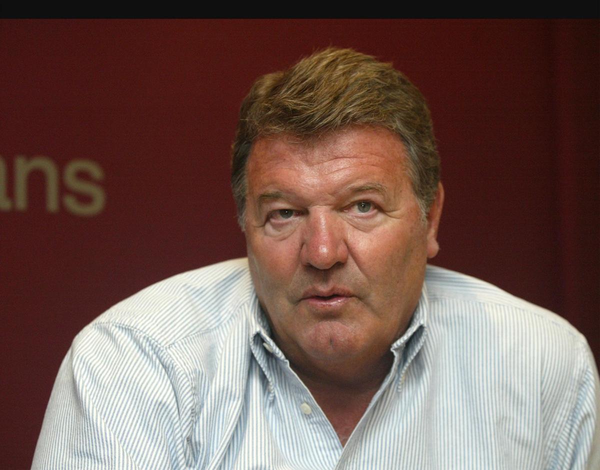 Ex-Real Madrid star John Toshack handcuffed to escaped prisoner - The ...