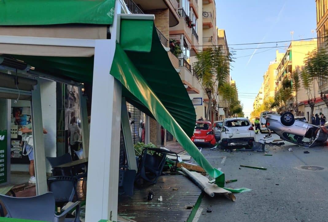 Espectacular accidente en el centro de Torrevieja