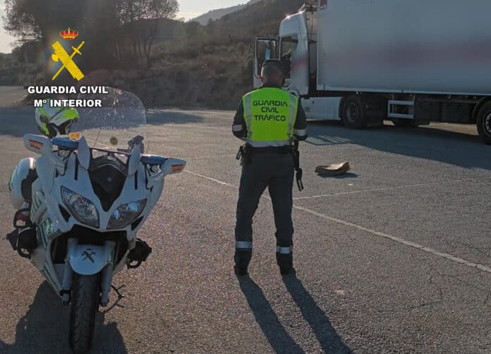 The incident occurred on the RM-714 road, which connects Jumilla and Caravaca de la Cruz.