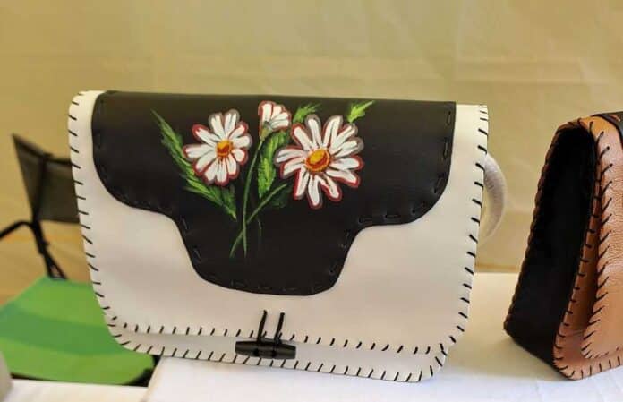 The fair starts on Friday, the 9th of May at 6 pm. Saturday and Sunday it opens from 11 am till 9 pm and stays open at midday.