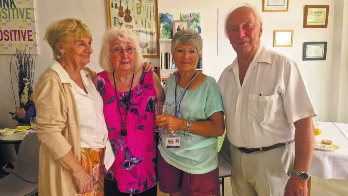 Tras más de quince años memorables viviendo bajo el sol español en Playa Flamenca, Tony y Eileen Mayes se despiden de su vida en la Costa Blanca.