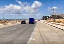 Se inaugura la nueva Avenida José Carreras en Torrevieja para facilitar el tráfico en la CV-905 Den nye veien erstatter den tidligere brukte «geitestien», som ble stengt i mars 2024 på grunn av starten på større boligutbygging i området.