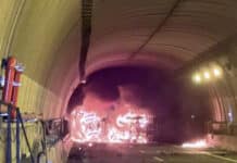 Tödliches Inferno im AP7-Tunnel bei Pilar de la Horadada, als LKW-Fahrer verbrannte A tragic accident took place earlier today inside the AP-7 tunnel at Pilar de la Horadada, resulting in the death of a truck driver transporting hazardous materials.