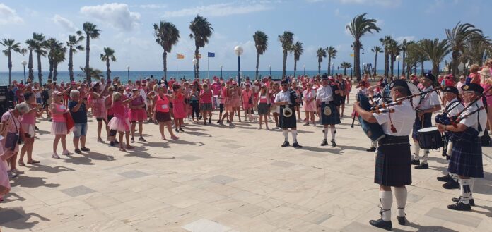 El evento, que este año comienza a las 11:00 horas desde La Isla Esmeralda y no desde el paseo de Playa Flamenca.