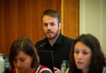 Changeons la côte La côte, les districts et même de nombreux quartiers de la ville elle-même ont été systématiquement sous-financés.