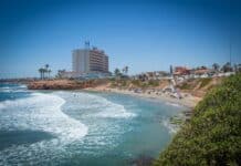 Gezondheidsadvies: Preventieve sluiting van het strand Cala Cerrada in Orihuela Costa Het strand Cala Cerrada in La Zenia, Orihuela Costa, is weer geopend na twee dagen tijdelijk gesloten te zijn geweest vanwege verontreiniging van het afvalwater. Dit maakte de afdeling Stranden van de gemeente Orihuela vrijdag bekend.