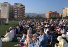 Jumilla interdit les fêtes musulmanes dans les espaces publics, suscitant un tollé dans un contexte de tensions croissantes liées aux migrants La motion controversée, adoptée par le conseil municipal, a été proposée par le Parti populaire conservateur (PP) et soutenue par le parti d'extrême droite Vox.